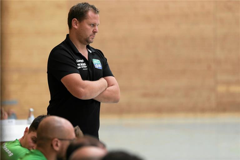 Trainer Matthias Heineke blickt dem Spiel in Pforzheim entgegen. Foto: A. Becher