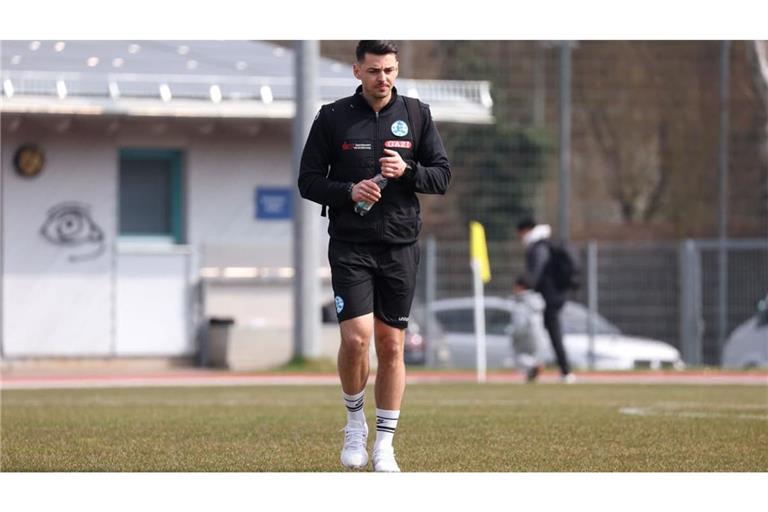 Trainer Max Füssenhäuser ist mit der U17 der Kickers sehr erfolgreich in die DFB-Nachwuchsliga gestartet.