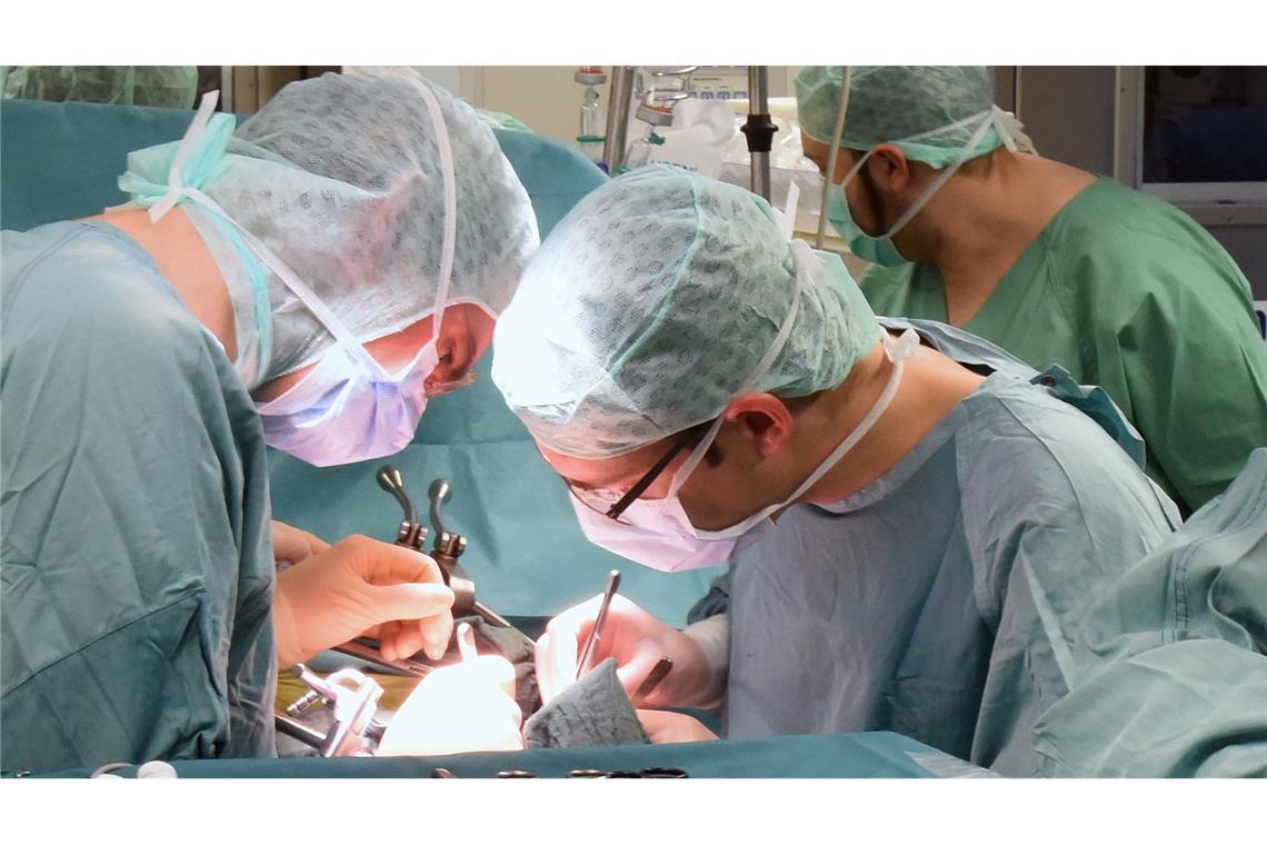 Transplantationen scheitern oft, wenn keine Erklärung zur Spendebereitschaft vorliegt. (Archivbild)