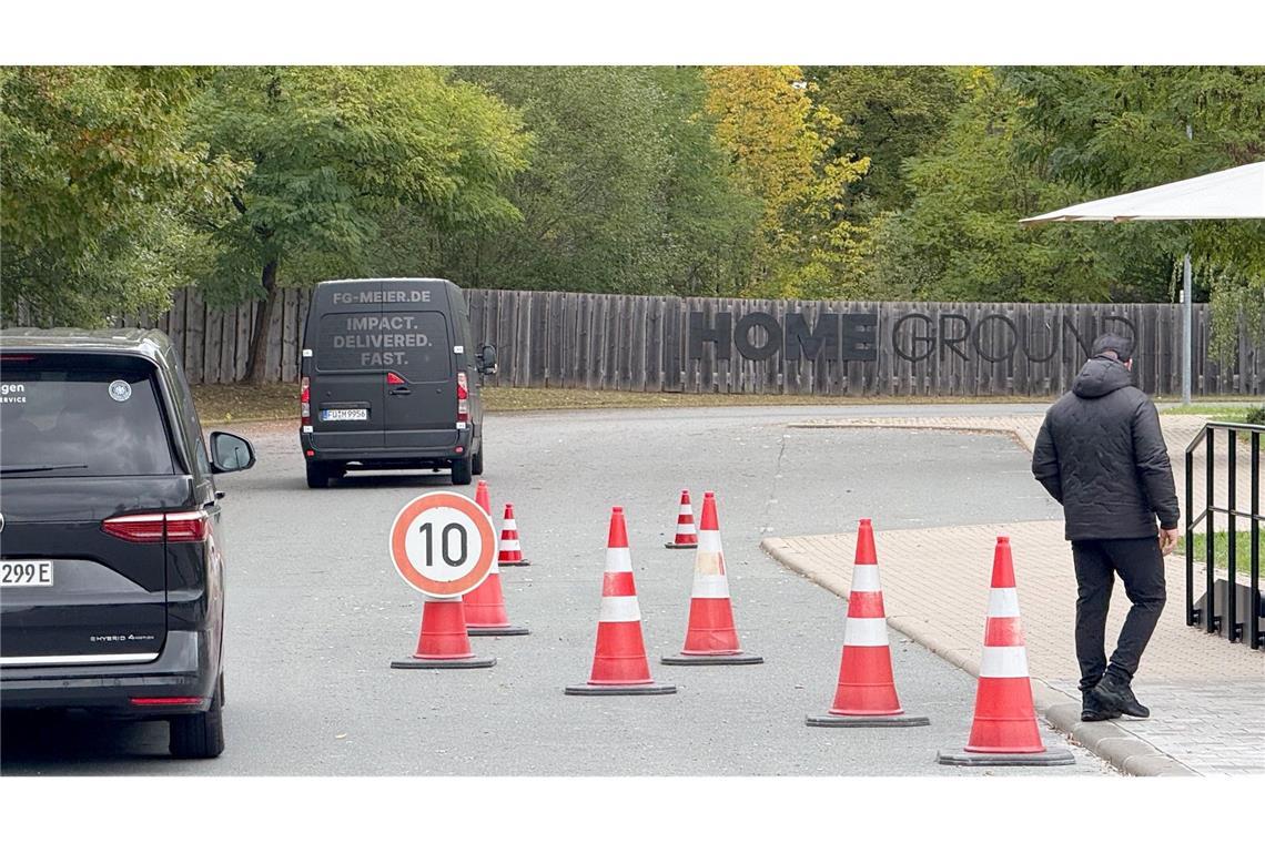 Nagelsmanns wichtige Quali-Woche beginnt ohne Woltemade Treffpunkt Franken: Der erkrankte Nick Woltemade saß in keinem der Kleinbusse, die in Herzogenaurach vorfuhren.