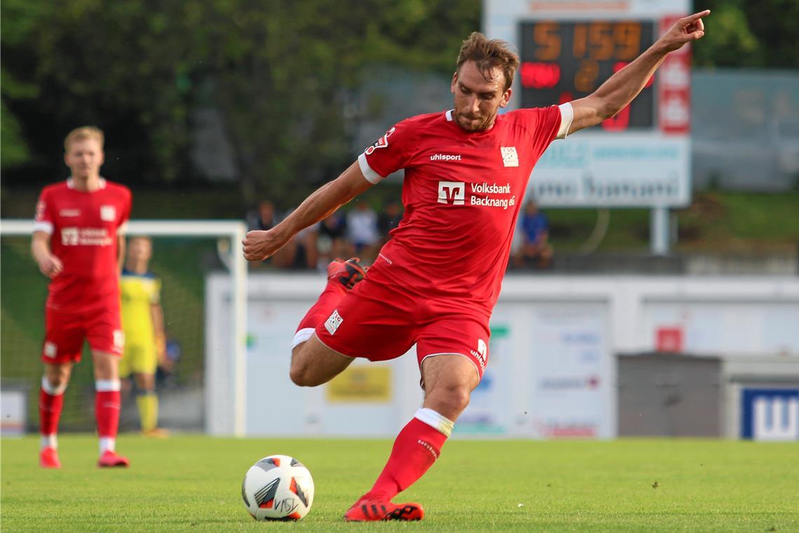 TSG Backnang: Erstes Heimspiel, erster Heimsieg Trifft und bringt Backnang mit seinem Tor auf Siegeskurs: TSG-Kapitän Julian Geldner. Foto: Alexander Hornauer