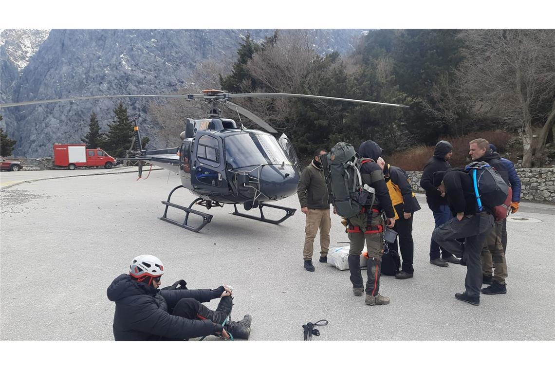 Familie stellt Suche nach Johann W. vorerst ein und fliegt zurück Trotz aufwendiger Suche mit Helikopter und Drohnen im Bereich der Samaria-Schlucht fehlt von Johann W. auf Kreta weiter jede Spur.