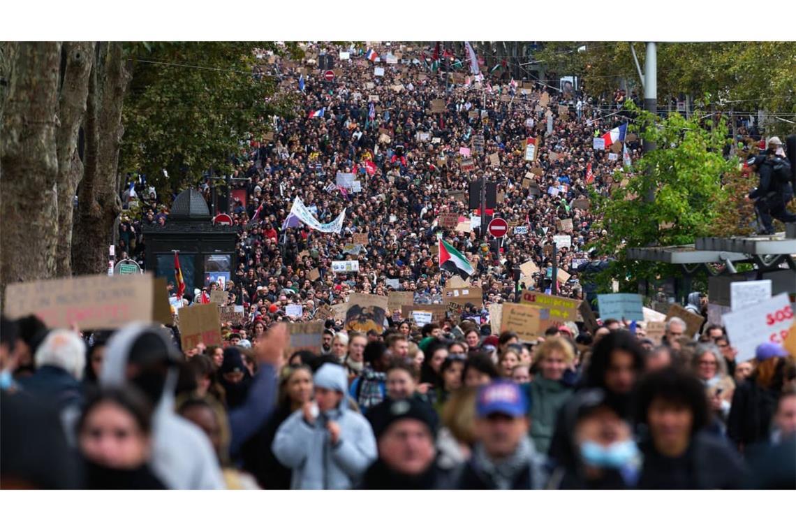 Trotz der Ausschreitungen blieb der Großteil der Demonstranten friedlich.