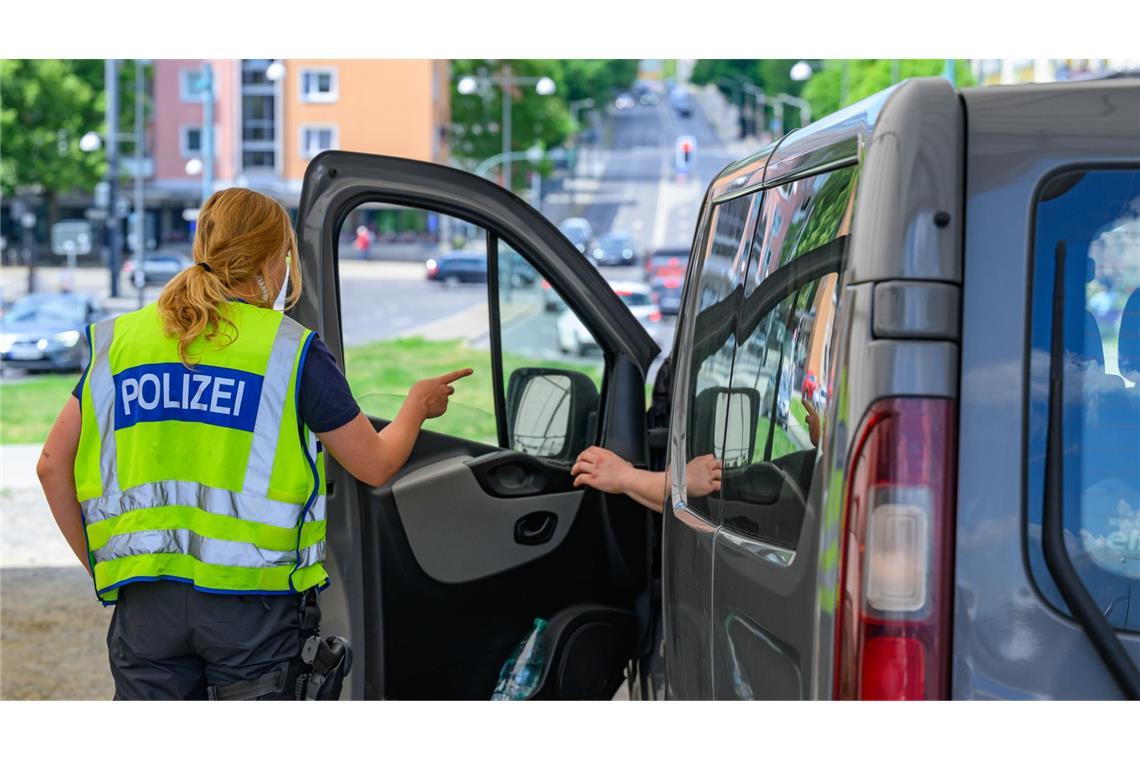 Zurückweisungen für rechtswidrig erklärt: Wie es jetzt weitergeht Trotz der Gerichtsentscheidung hält der Innenminister an seinem Vorgehen fest.