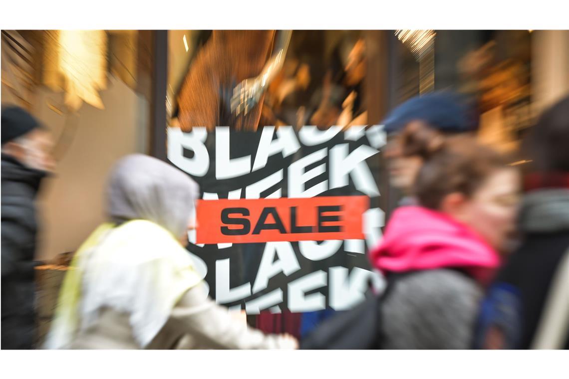 Die Tricks beim Black Friday: Das müssen Kunden wissen Trotz hoher Rabatte ist beim Black Friday die tatsächliche Ersparnis oft gering.