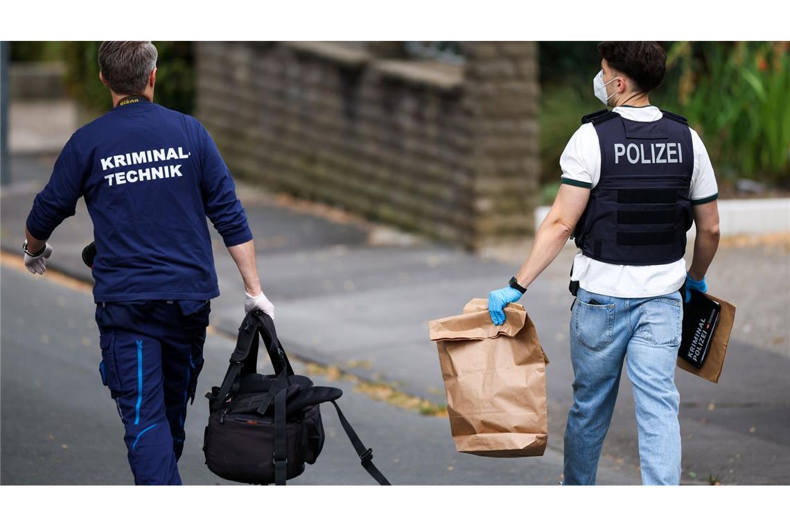 Polizei warnt vor Todesschützen von Menden - Fahndung läuft Trotz intensiver Fahndungsmaßnahmen konnte die Polizei den Tatverdächtigen noch nicht festnehmen.
