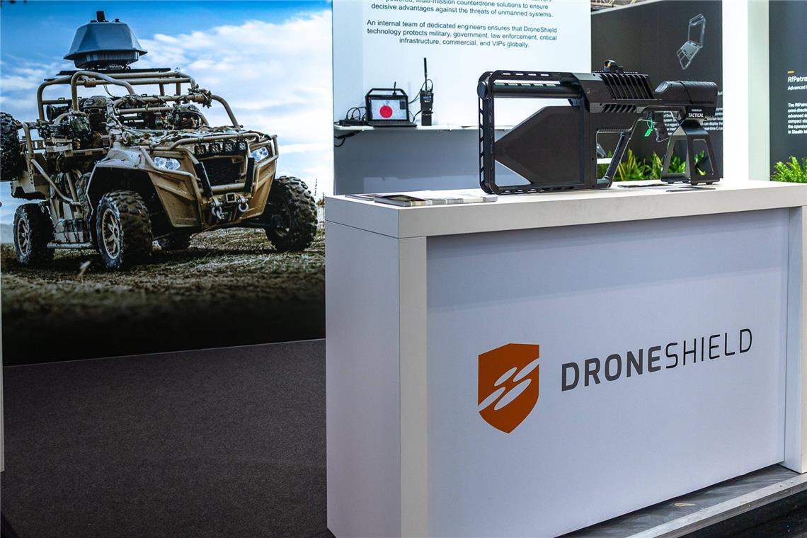 Warum fällt die DroneShield-Aktie? - Hintergründe zum Kursrutsch Trotz neuer Software, NATO-Großauftrag und starkem Wachstum verliert die DroneShield-Aktie massiv an Wert. Warum der Kursrückgang Anleger beunruhigt und welche Faktoren hinter der Entwicklung stecken.