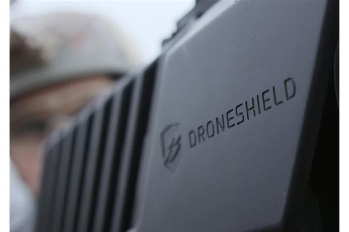 Warum fällt die DroneShield-Aktie? - Die Gründe Trotz Rekordzahlen verliert die DroneShield-Aktie nach dem Allzeithoch an Wert. Erfahren Sie, warum der Kurs im aktuell fällt.