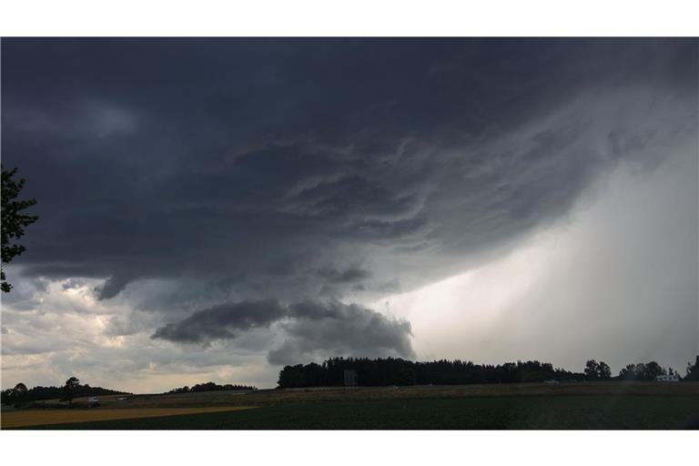 Trotz teils heftiger Unwetter im Südwesten sind größere Schäden ausgeblieben. (Symbolbild)