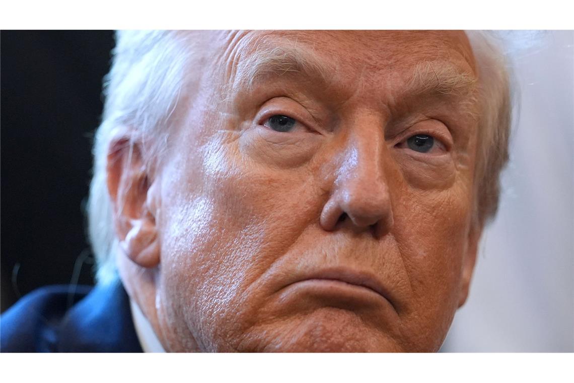 Trump äußerte sich zunächst nicht zur Veröffentlichung der Akten. (Archivbild)