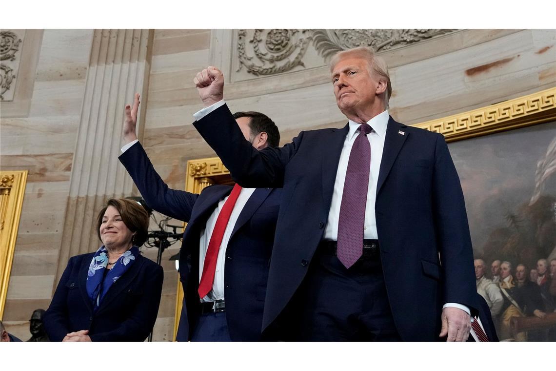 Was Trump bei seiner Amtseinführung erfand - und was nicht Trump bleibt seiner Tradition treu: Er streut teils die Unwahrheit.