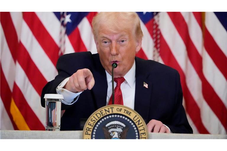 Trump droht Gegnern seiner Grönland-Pläne mit Zöllen.