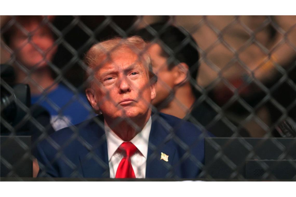 Vor dem Weißen Haus: Käfigkampf an Trumps Geburtstag Trump gilt als Fan der Kampfsport-Liga UFC und saß mehrfach selbst im Publikum. (Archivbild)