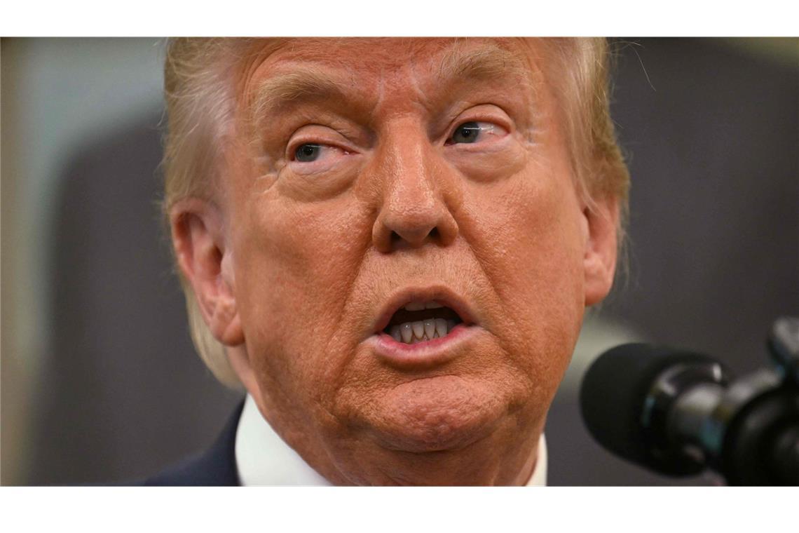 Trump beschimpft Fed-Chef nach Entscheidung als Dummkopf Trump hat sich wieder im Angriffsmodus gezeigt – und Grenzen überschritten.
