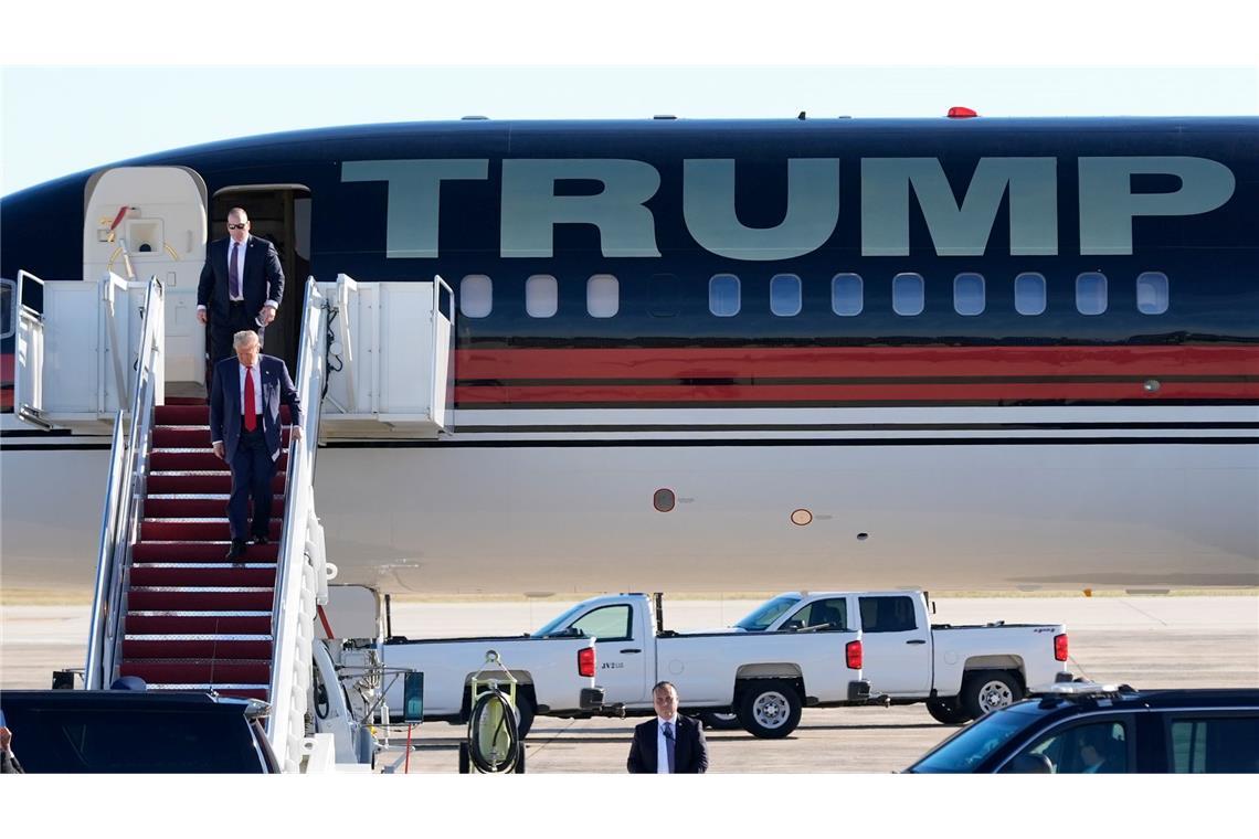 Republikaner in Washington empfangen Trump mit Applaus Trump kehrt nach der Wahl nach Washington zurück.