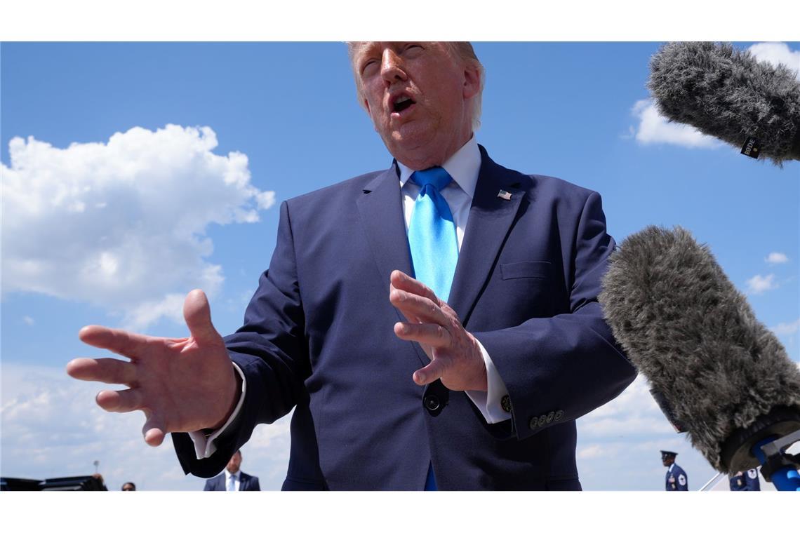 Trump kündigt die Entsendung Tausender Soldaten nach Polen an.