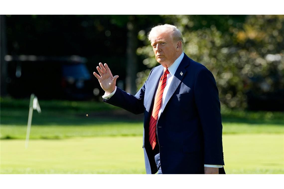 Trump kündigt 100 Prozent Extra-Zölle für China an Trump kündigt zusätzliche Zölle für China in Höhe von 100 Prozent an.