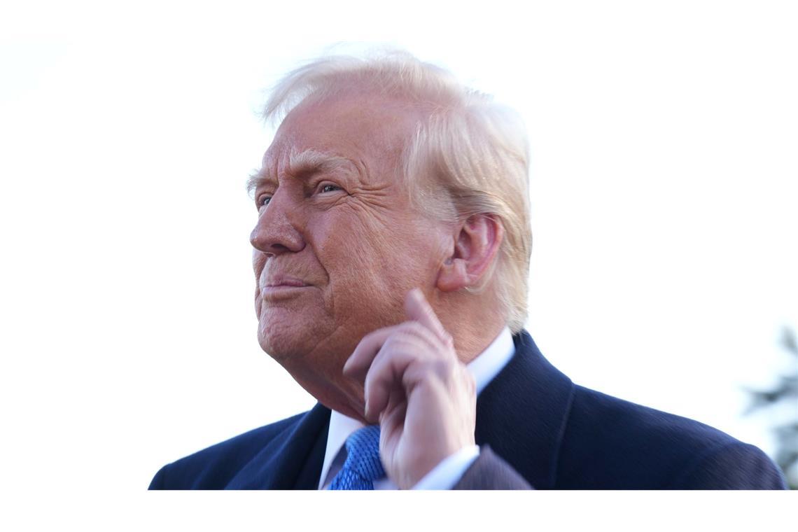 Hürden bei Abschiebungen - Ministerium schließt Abteilungen Trump lässt kritische Abteilungen im Heimatschutzministerium schließen.