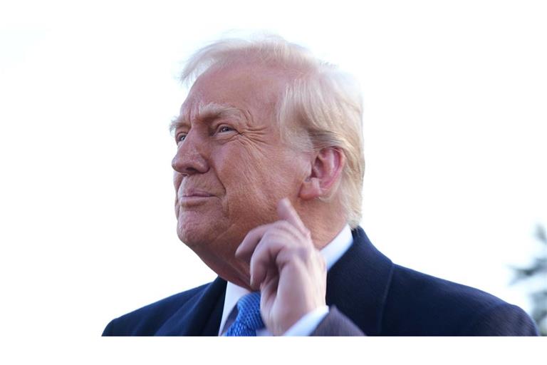 Trump lässt kritische Abteilungen im Heimatschutzministerium schließen.