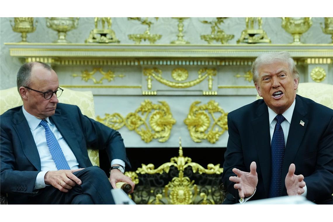 Trump (r.) attackierte Merz verbal auf seiner Plattform Truth Social. (Archivbild)