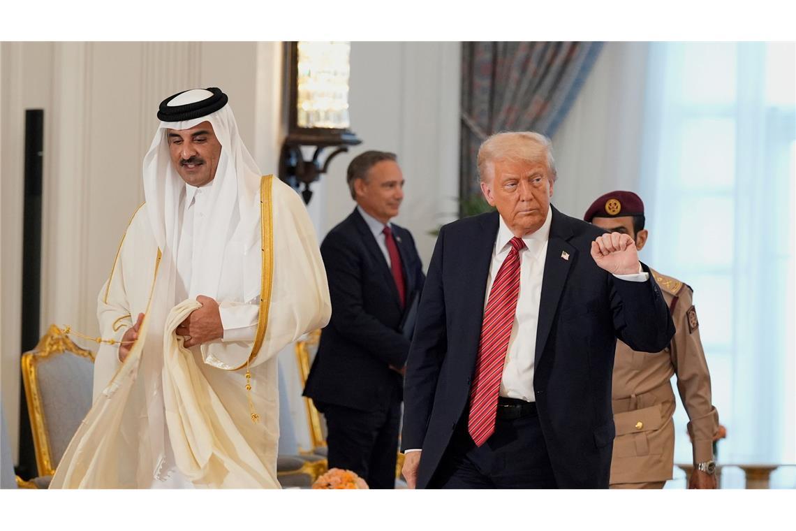 USA nehmen geschenkten Jumbojet von Katar offiziell an Trump schwärmte bei seinem Besuch in Katar über seine enge Freundschaft zum Emir.