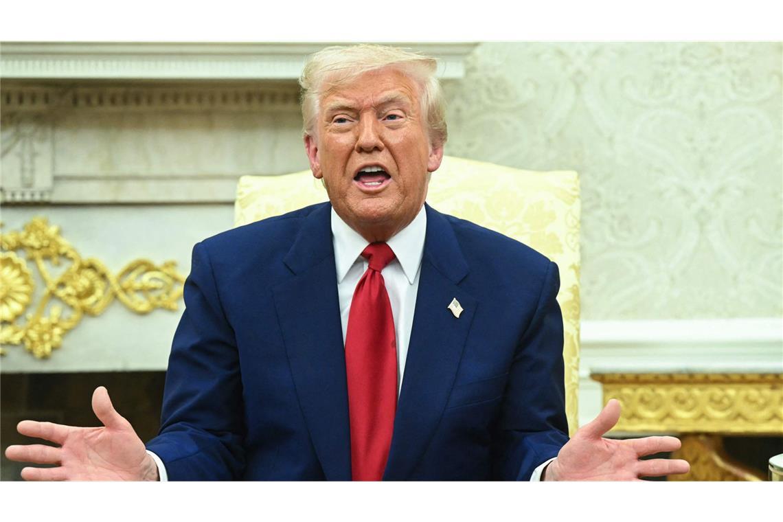 Tüv Süd widerspricht Trump bei angeblichem Autotest Trump sprach von einem Test in der EU, bei dem angeblich eine Bowling-Kugel aus sechs Metern Höhe auf ein Auto fallen gelassen werde.
