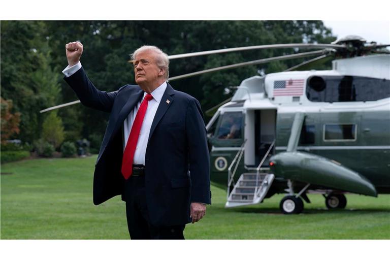 Trump spricht eine Warnung an die Hamas aus.