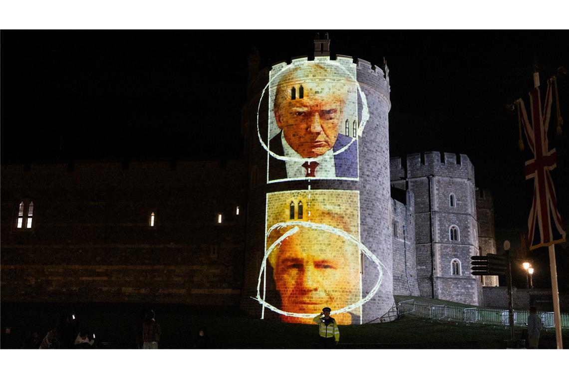 Trump und Epstein: Am Dienstagabend sorgte eine Lichtinstallation für Aufruhr.