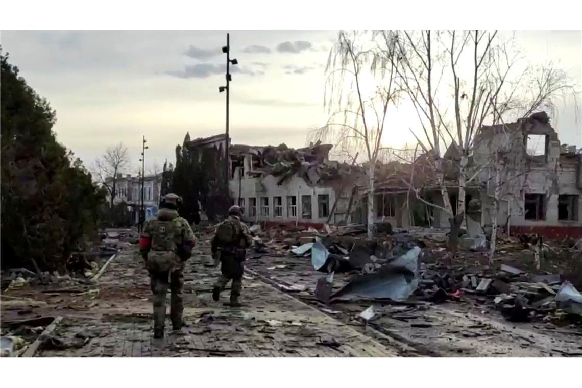 Zugeständnis an Putin? Trump degradiert Sondergesandten Trump und Russland behaupten, ukrainische Soldaten seien im Gebiet Kursk eingekesselt.