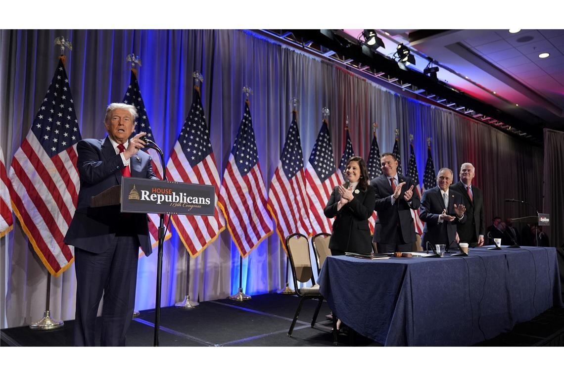 Republikaner in Washington empfangen Trump mit Applaus Trump wird mit Applaus empfangen.