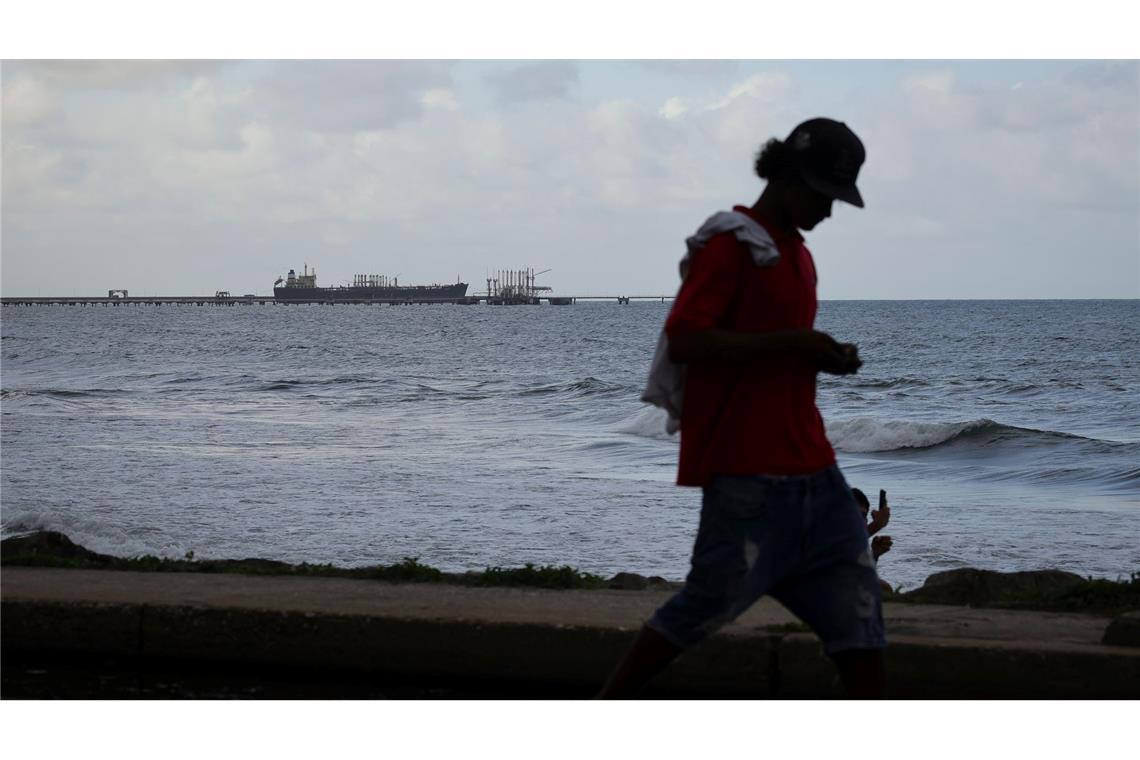 Trump zufolge wollen die USA die Ölindustrie wiederaufbauen.