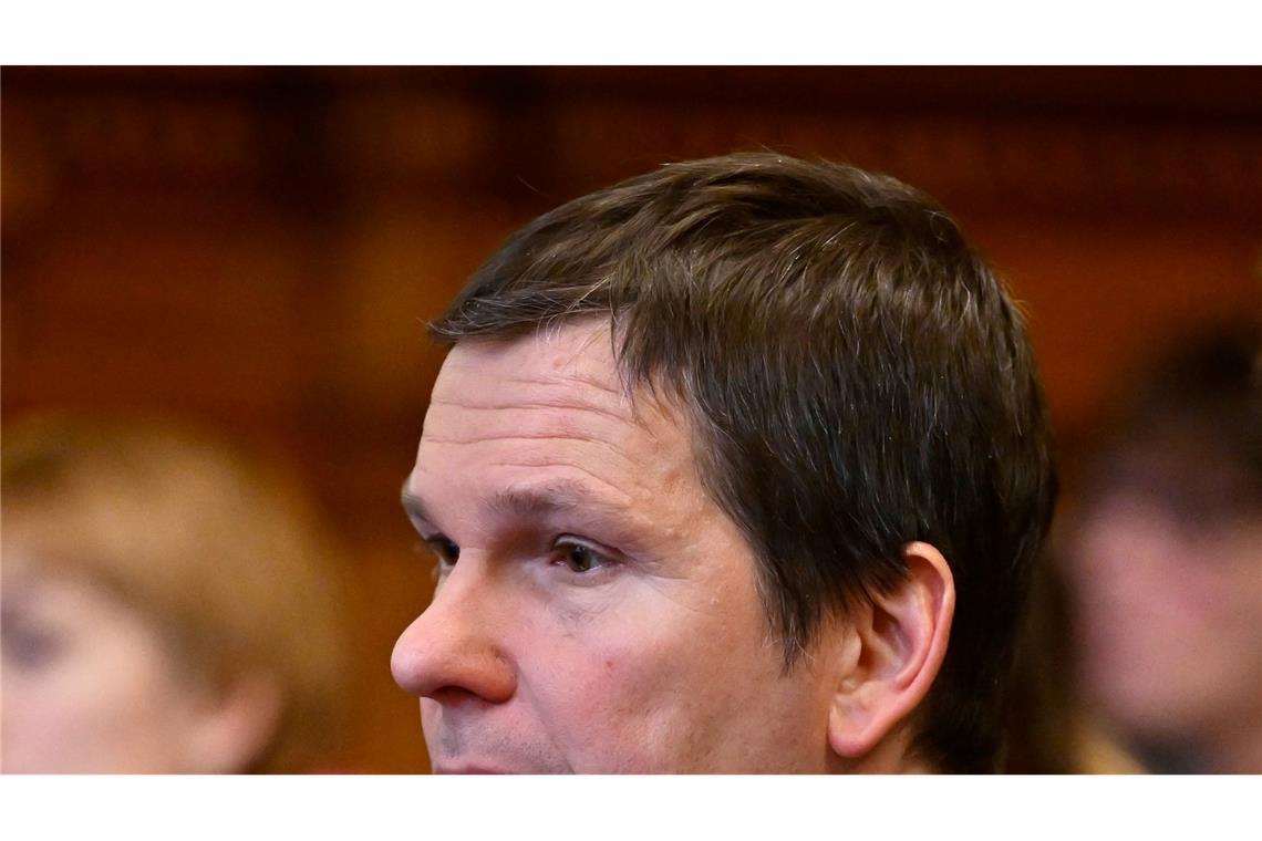 T.s Vater Wolfram Jarosch prangerte das Urteil als Ergebnis eines "Schauprozesses" an.