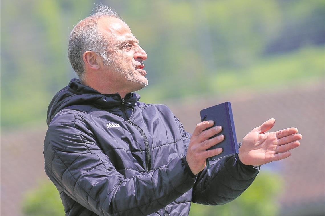 TSC Murrhardt mit sieben Abgängen TSC-Trainer Onufrios Michailidis muss einige Abgänge verkraften. Foto: A. Becher