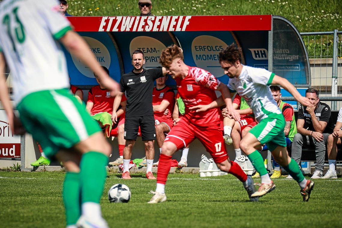 TSG Backnang muss das Worst-Case-Szenario einkalkulieren TSG-Trainer Mario Marinic hat einen Matchplan, den Talha Özen und die anderen Roten erneut umsetzen sollen. Foto: Alexander Becher