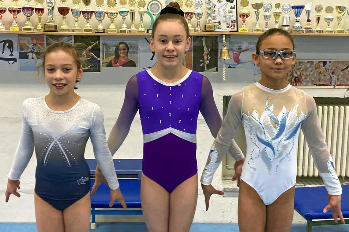 TSG-Trio überzeugt die Bundestrainer Turnen weiterhin im Bundeskader (von links): Lara Gabriel, Amelie Schilling und Sophie Linsberger. Foto: privat