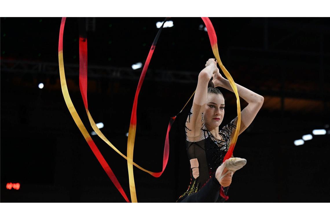 Bilder des Tages Turnen/Rhythmische Sportgymnastik: Deutsche Meisterschaft, Entscheidung Band, Frauen. Darja Varfolomeev mit ihrer Übung.