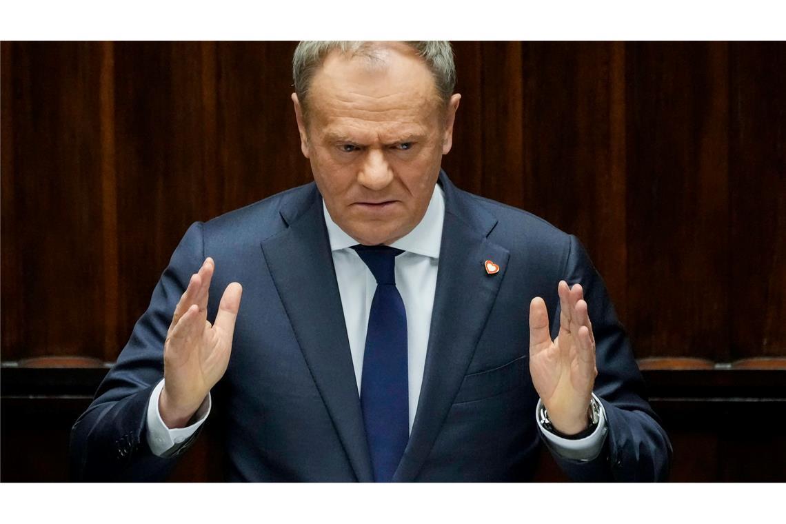 Polens Regierung plant Militär-Training für alle Männer Tusk will, dass jeder Mann in Polen kampfbereit gemacht wird.