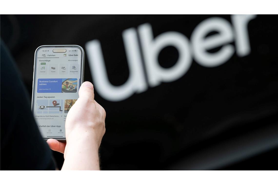 Uber führt in Deutschland eine neue In-App-Funktion ein, die es Fahrgästen erlaubt, während der Fahrt den Ton im Fahrzeug aufzuzeichnen. (Symbolbild)
