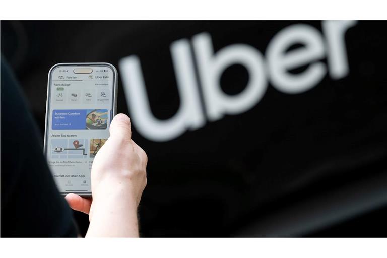 Uber führt in Deutschland eine neue In-App-Funktion ein, die es Fahrgästen erlaubt, während der Fahrt den Ton im Fahrzeug aufzuzeichnen. (Symbolbild)