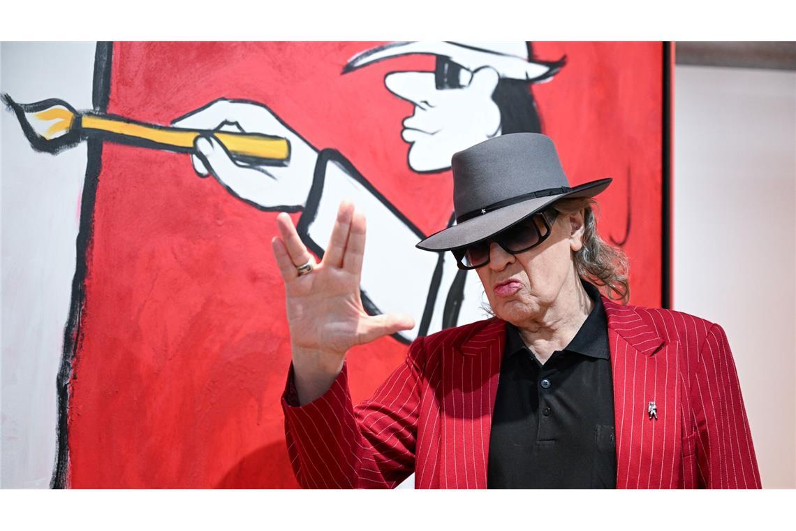 Bilder des Tages Udo Lindenberg steht bei der Vernissage für eine Ausstellung mit seinen Bildern im Neuen Kunstmuseum in Tübingen vor einem Bild.