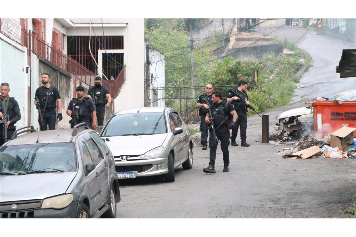 Schlag gegen Drogenbande: 64 Tote bei Polizeieinsatz in Rio Über 2.500 Beamte waren bei der Operation gegen ein Verbrechersyndikat im Einsatz.