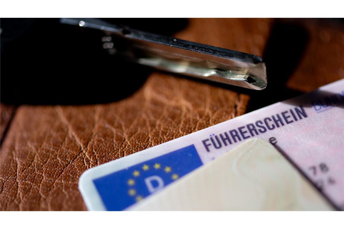 Fast jeder Zweite fällt durch Führerschein-Prüfung Über alle Klassen hinweg gab es 2024 sowohl bei den theoretischen als auch bei den praktischen Fahrprüfungen einen Rekord.