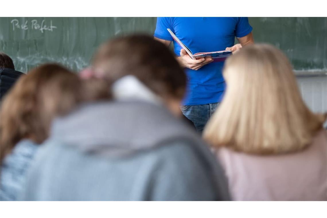 Über alle Schularten hinweg fehlen zu Beginn des neuen Schuljahres laut Kultusministerium 426 Lehrerstellen.