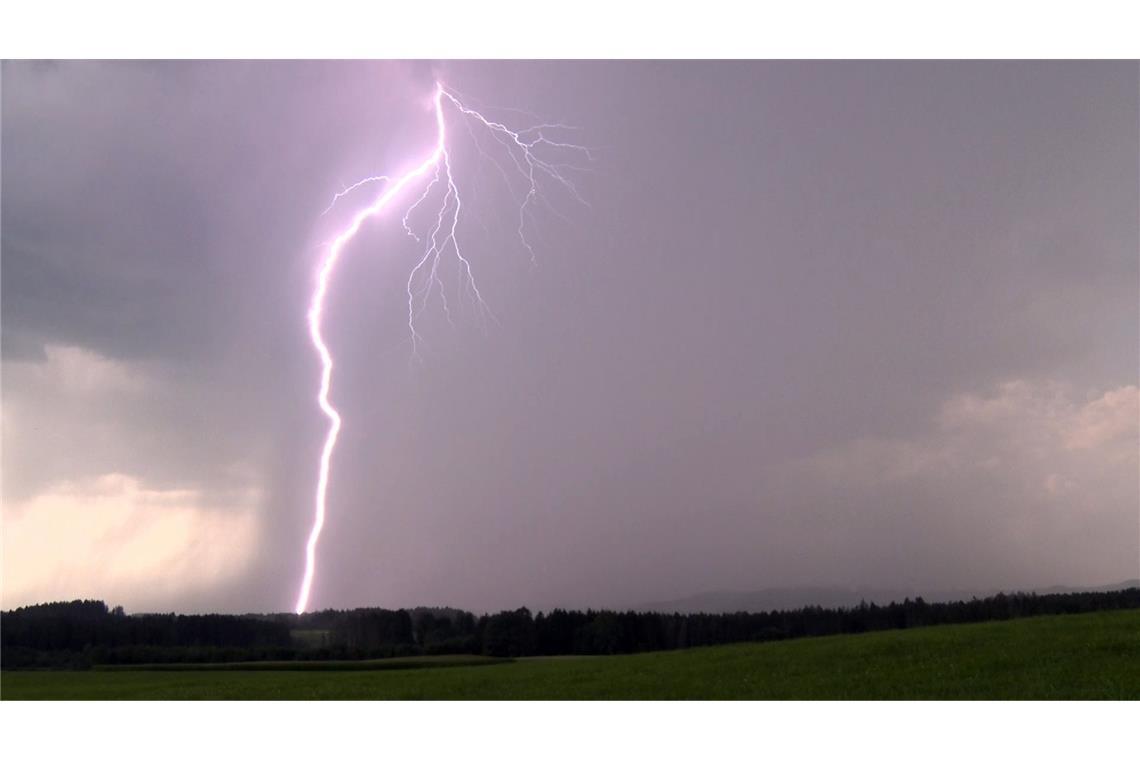 Mehrere Brände nach Blitzeinschlägen im Südwesten