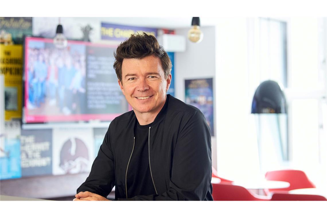 Über das Internet-Phänomen "Rickrolling" sagt Rick Astley: "Ich habe mich kaputt gelacht." (Archivbild)