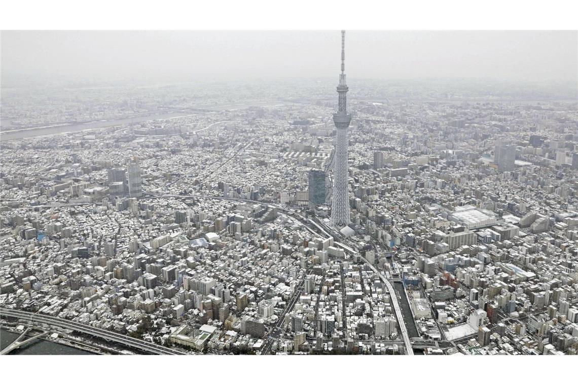 Über eine Metallbrücke konnten die Eingeschlossenen gerettet werden. (Archivbild)