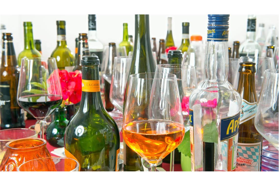 Das hilft gegen Silvesterkater Überbleibsel einer Silvesterparty: Das bittere Ende folgt am Neujahrsmorgen.