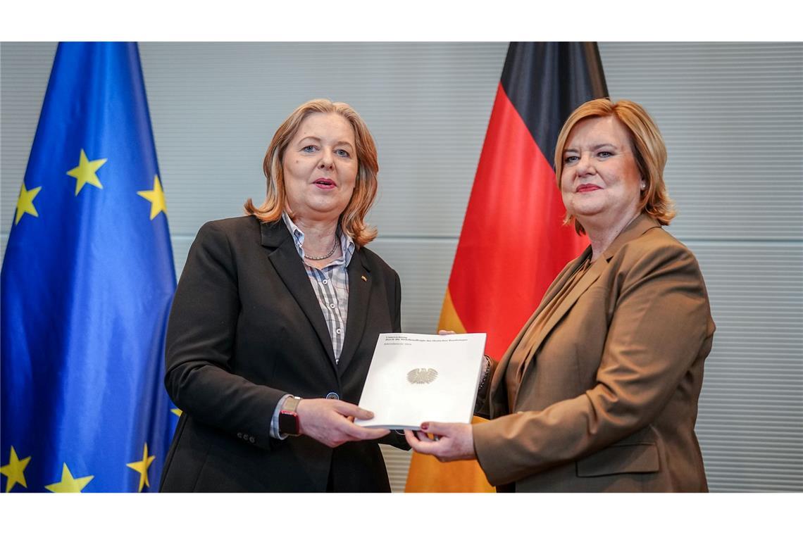 Högl: Bundestag sollte zügig über Wehrdienst entscheiden Übergabe des Jahresberichts 2024 der Wehrbeauftragten