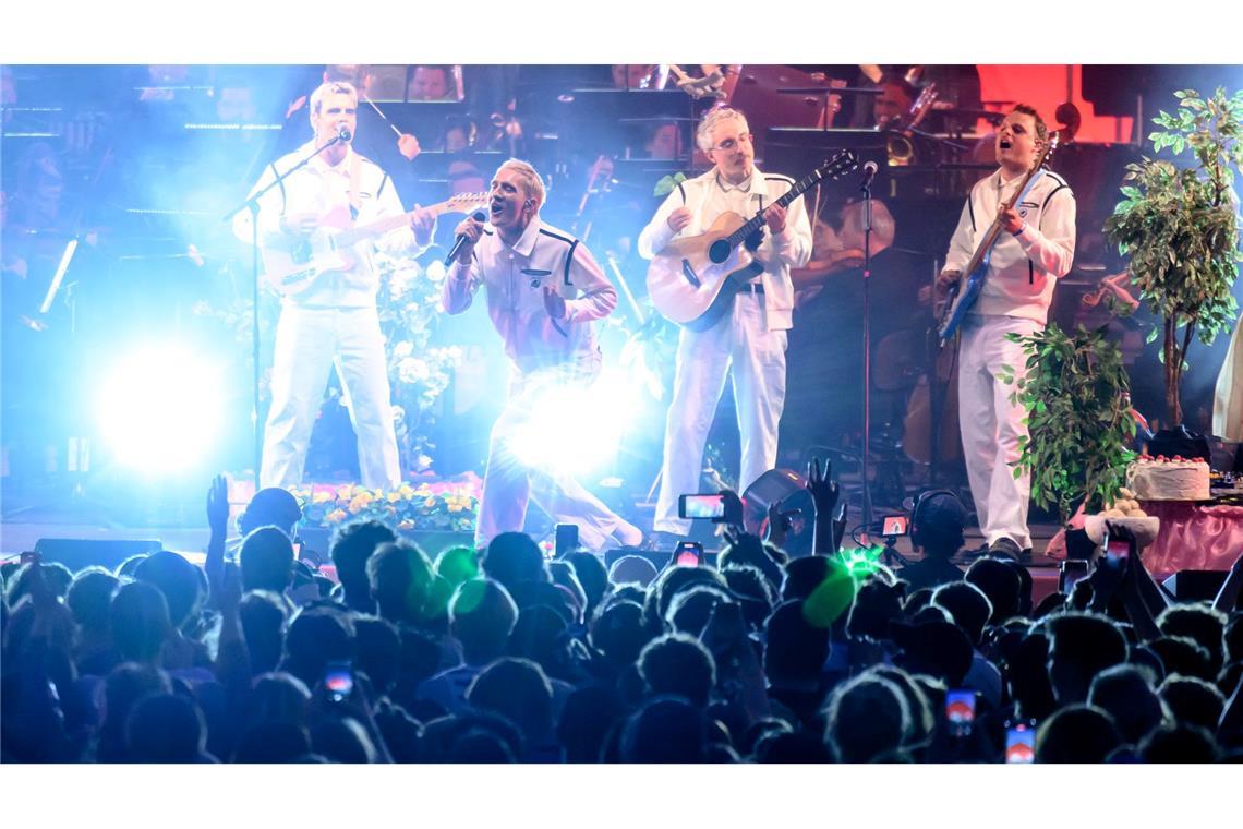 Überraschungsgast beim Eröffnungskonzert des "Kosmos"-Festivals im Sommer: die Chemnitzer Band Kraftklub. (Archivbild)