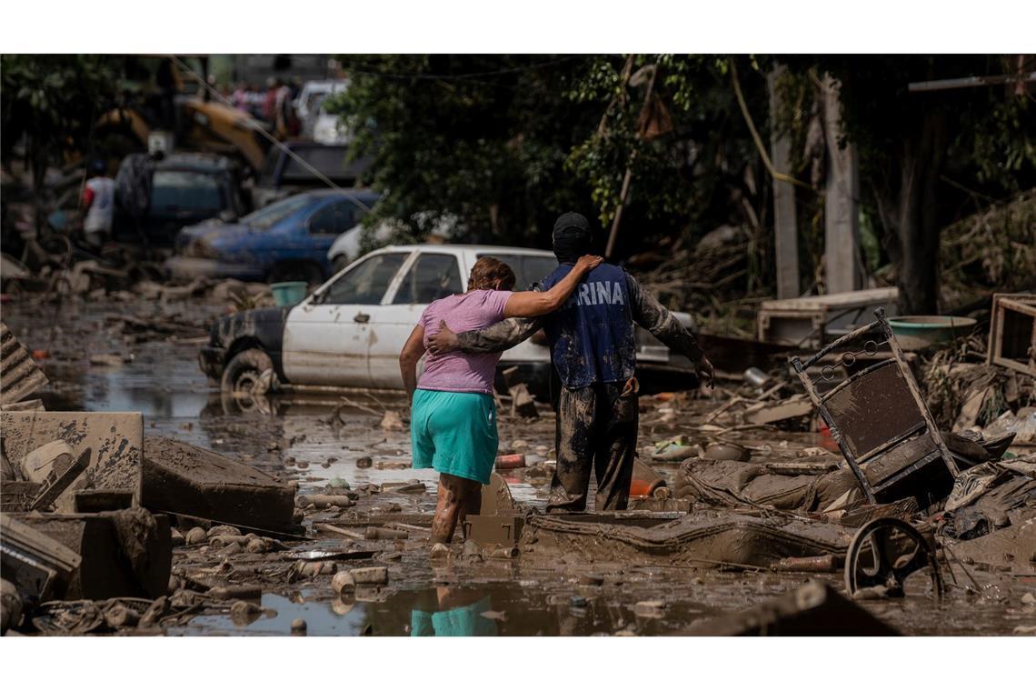 Unwetter in Mexiko: 260 Orte von Außenwelt abgeschnitten Überschwemmungen und Erdrutsche haben vielen Straßen unpassierbar gemacht.